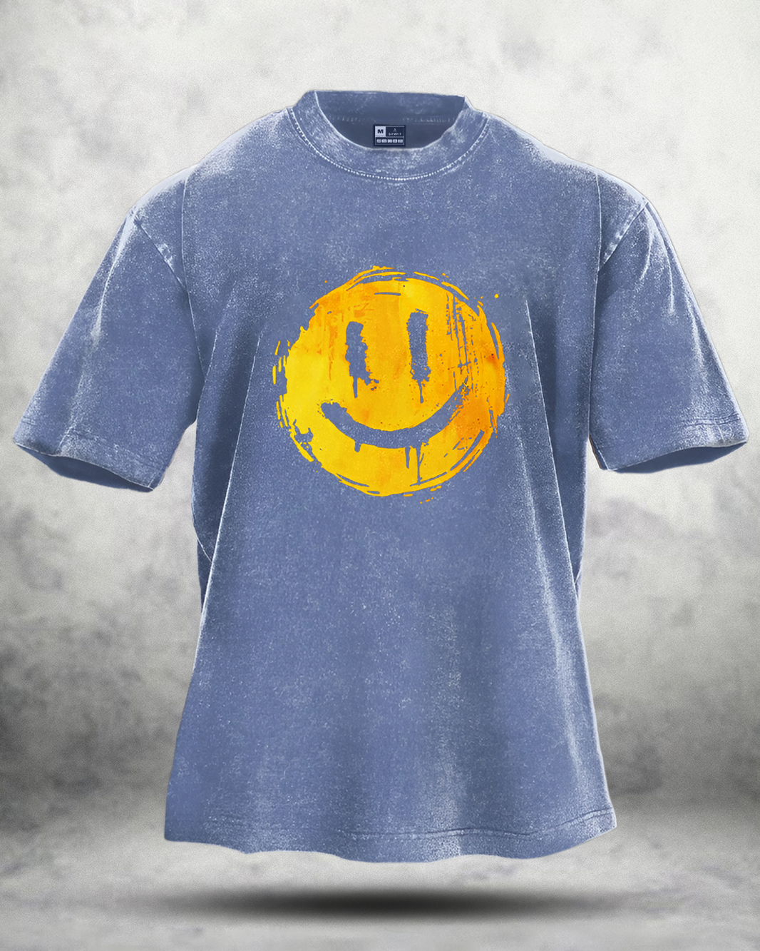 T-SHIRT LAVÉ AVEC UN SOURIRE JOYEUX