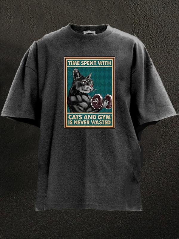 Le temps passé avec les chats et à la salle de sport n’est jamais perdu T-shirt de sport délavé - Gymfit